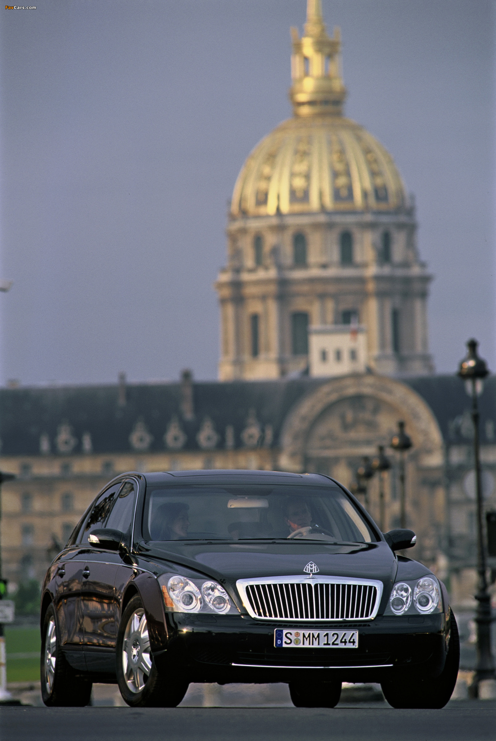 Pictures of Maybach 57 (W240) 2002–10 (1608 x 2400)