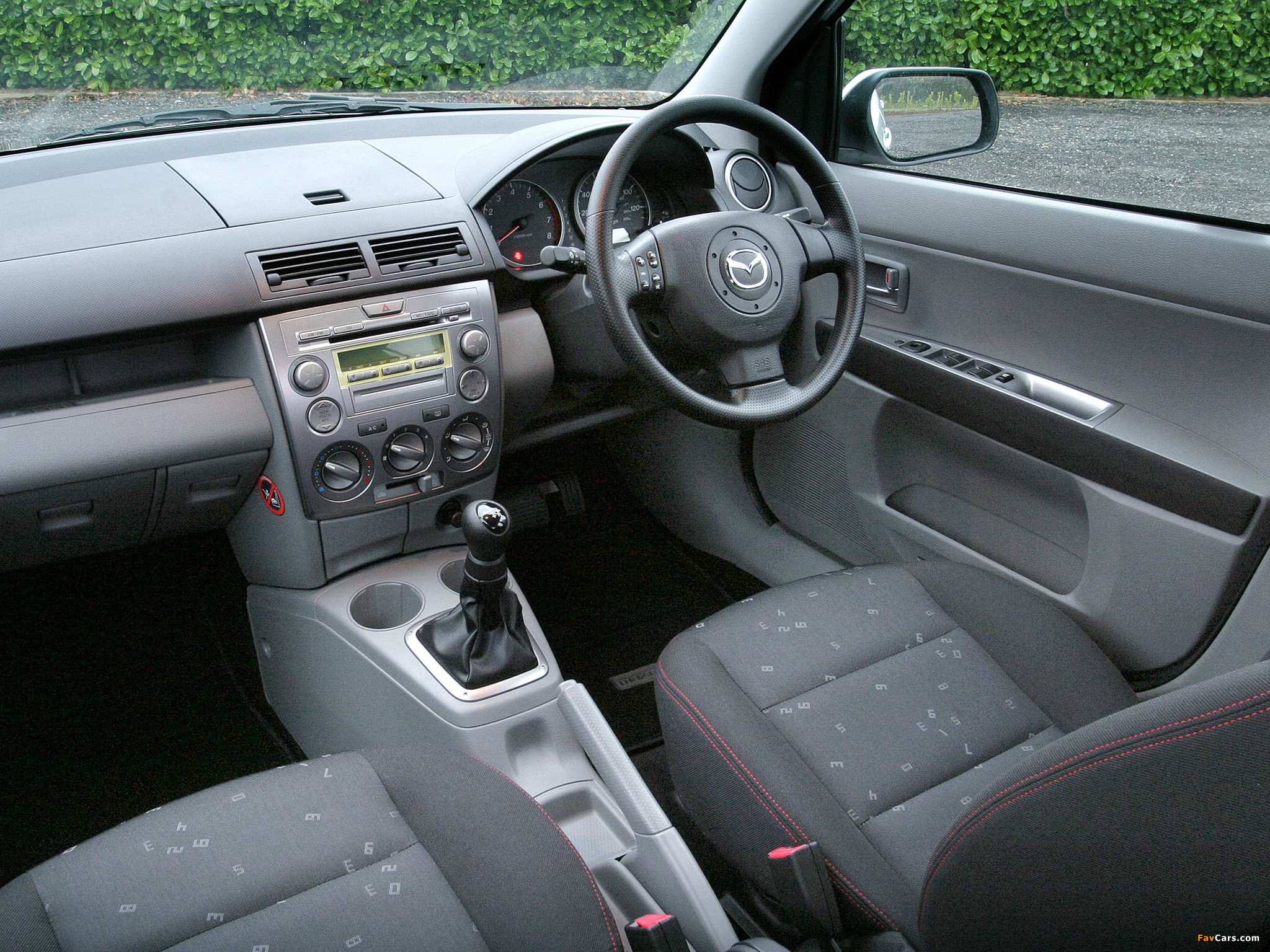 Images of Mazda2 UK-spec (DY) 2003–05 (2048 x 1536)