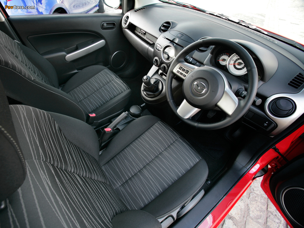 Images of Mazda2 5-door UK-spec (DE) 2007–10 (1024 x 768)