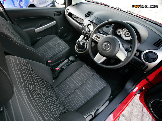 Images of Mazda2 5-door UK-spec (DE) 2007–10 (640 x 480)