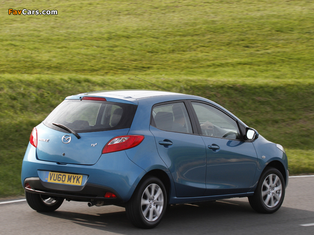 Photos of Mazda 2 5-door UK-spec 2010 (640 x 480)