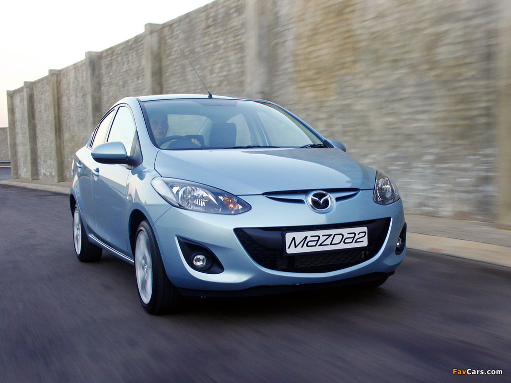 Pictures of Mazda2 Sedan ZA-spec (DE2) 2010–12 (1024 x 768)