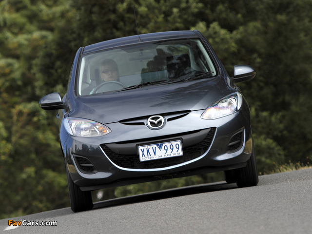 Pictures of Mazda2 Sedan AU-spec (DE2) 2010–12 (640 x 480)