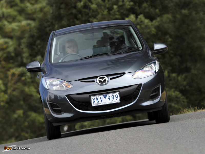 Pictures of Mazda2 Sedan AU-spec (DE2) 2010–12 (800 x 600)