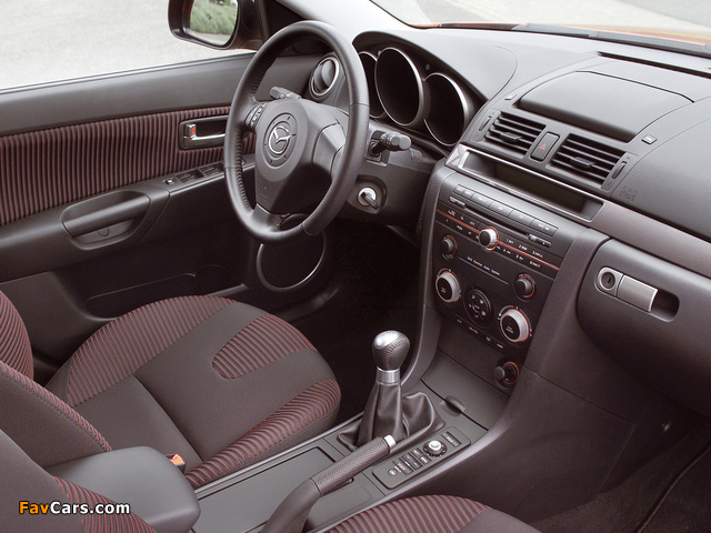Images of Mazda 3 Hatchback 2003–06 (640 x 480)