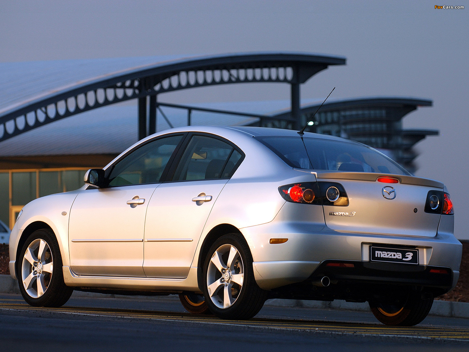 Images of Mazda3 Sport Sedan ZA-spec (BK) 2004–06 (1600 x 1200)