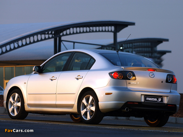 Images of Mazda3 Sport Sedan ZA-spec (BK) 2004–06 (640 x 480)