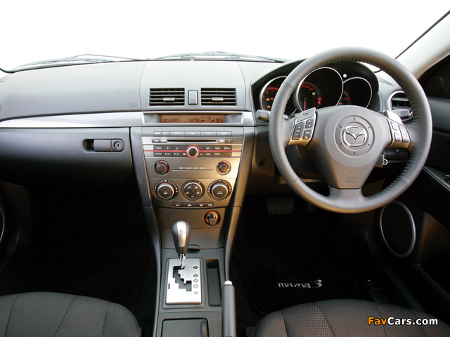 Images of Mazda3 Hatchback SP23 (BK2) 2006–09 (640 x 480)
