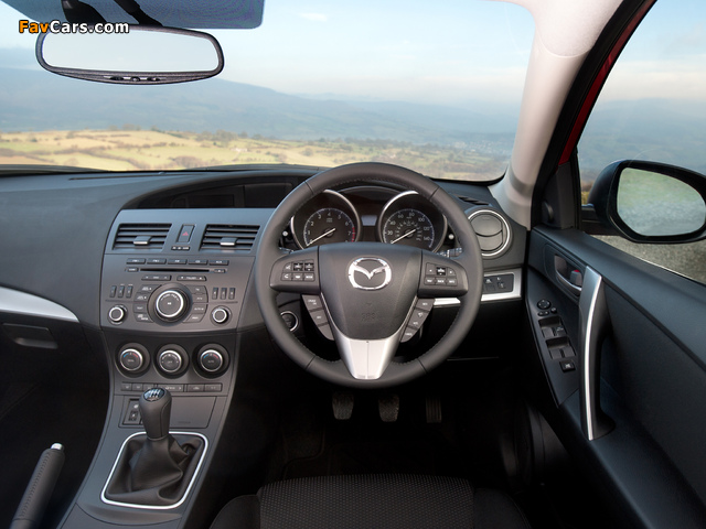 Images of Mazda3 Hatchback UK-spec (BL2) 2011–13 (640 x 480)