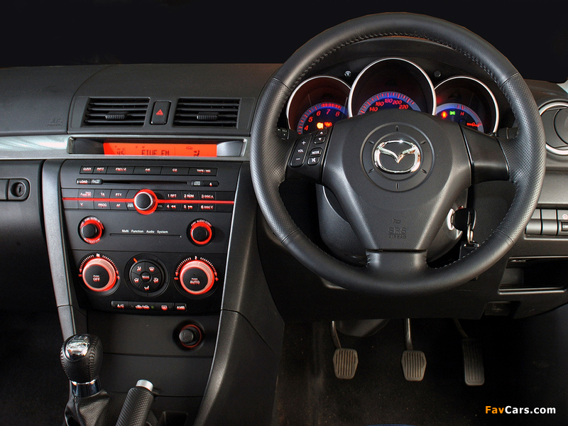 Photos of Mazda3 Hatchback ZA-spec 2003–06 (800 x 600)