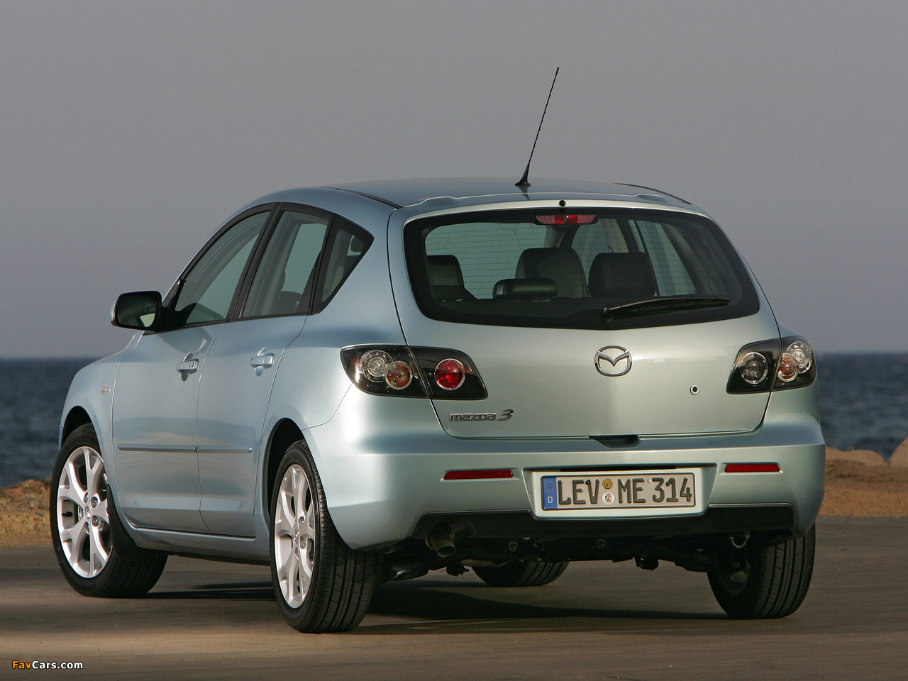 Photos of Mazda 3 Hatchback 2006–09 (1280 x 960)