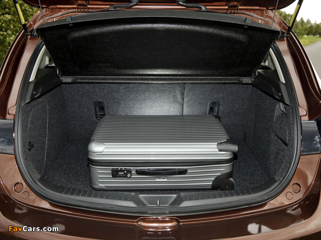 Photos of Mazda3 Hatchback (BL2) 2011–13 (640 x 480)
