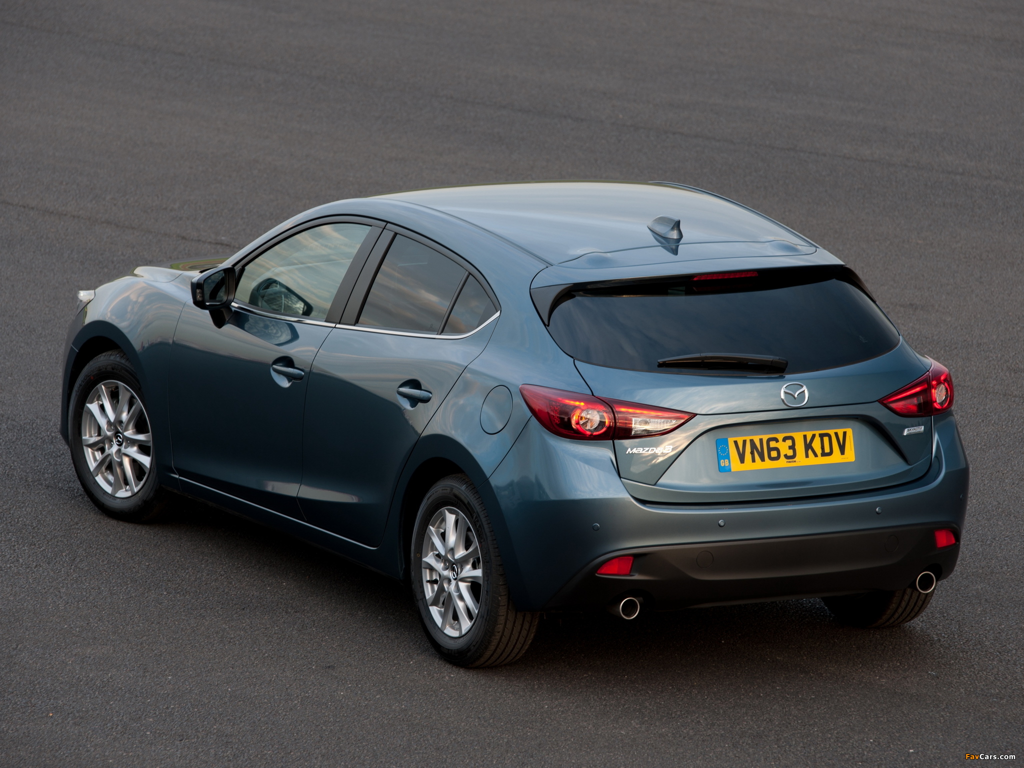 Photos of Mazda3 Hatchback UK-spec (BM) 2013 (2048 x 1536)