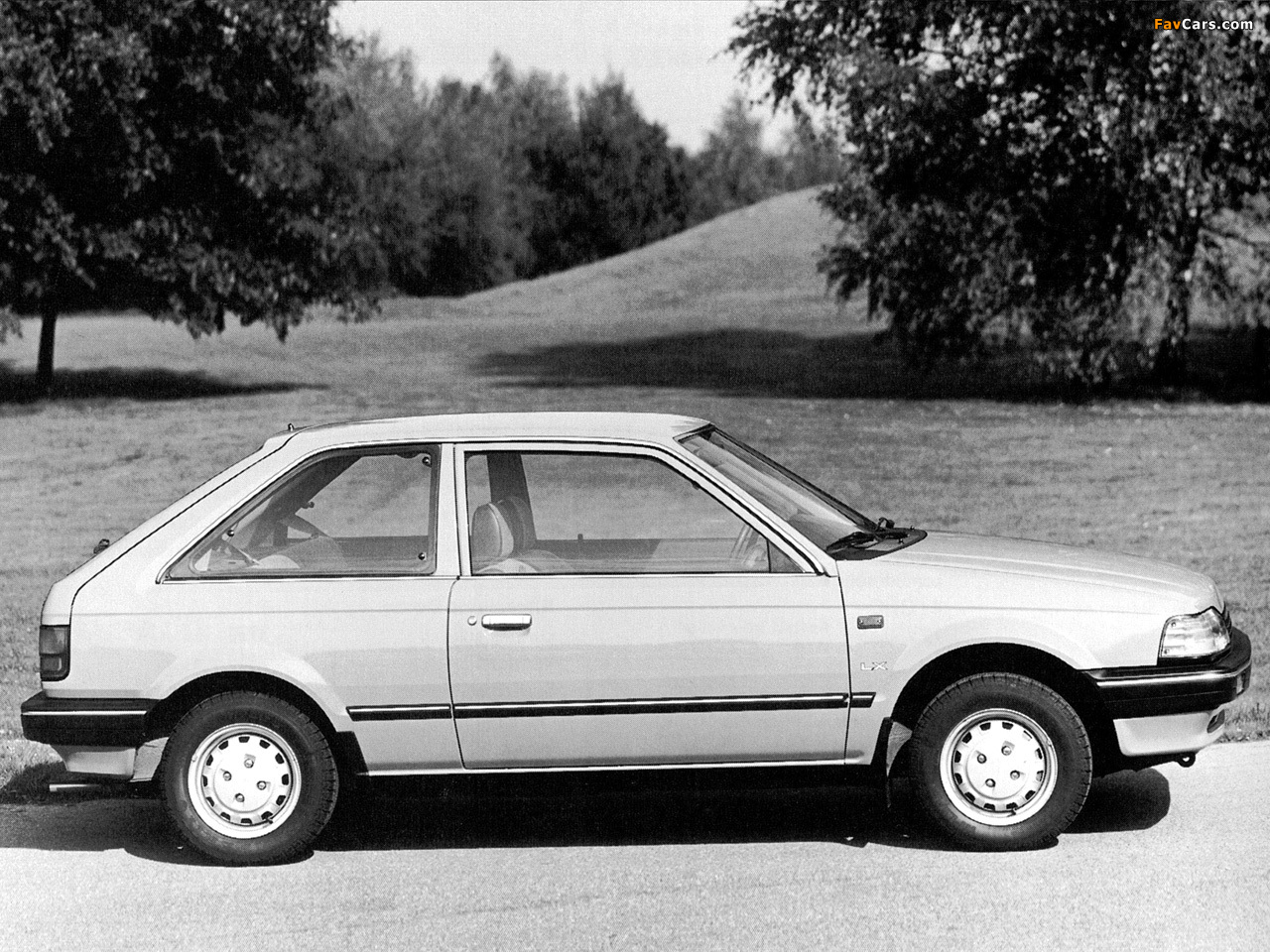 Mazda 323 3-door (BF) 1985–89 images (1280 x 960)