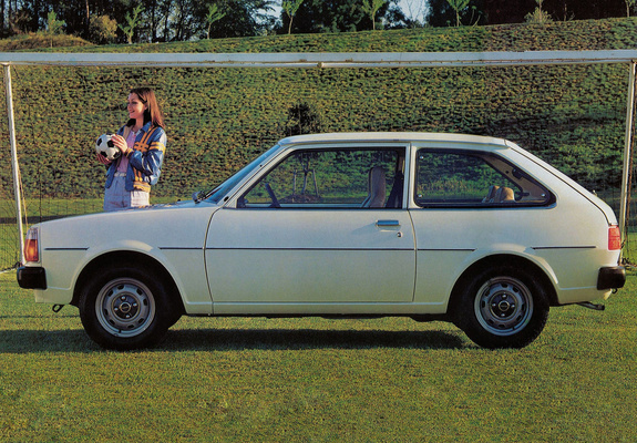 Photos of Mazda 323 3-door (FA) 1977–80