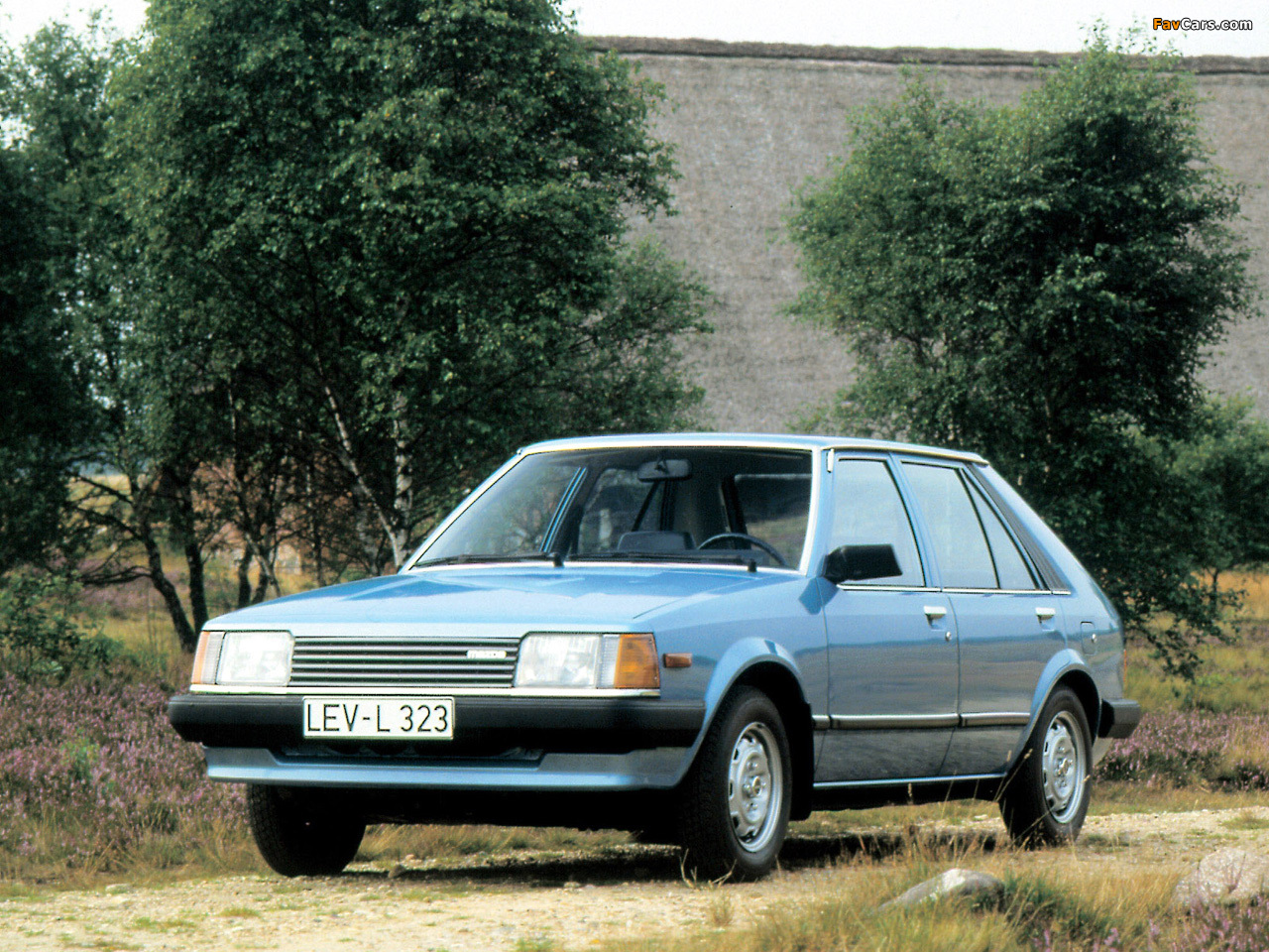 Photos of Mazda 323 5-door (BD) 1980–85 (1280 x 960)