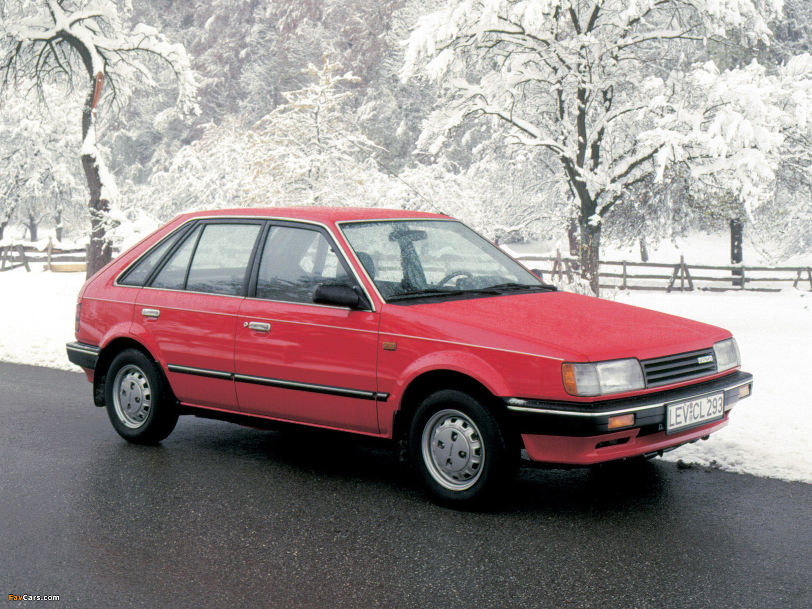 Photos of Mazda 323 5-door (BF) 1985–89 (1600 x 1200)