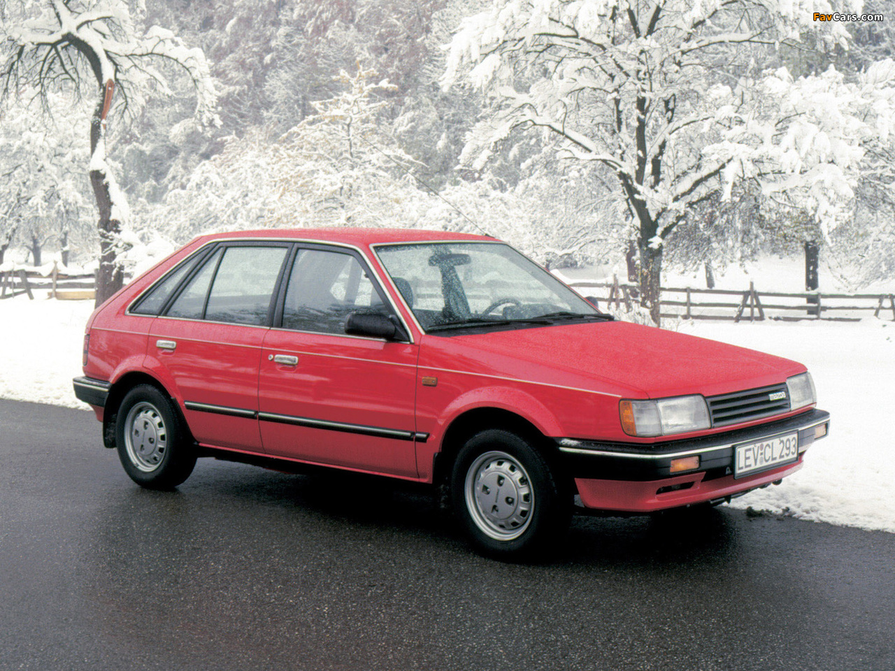 Photos of Mazda 323 5-door (BF) 1985–89 (1280 x 960)