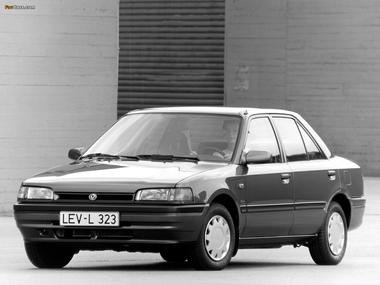 Photos of Mazda 323 Sedan (BG) 1989–94 (1280 x 960)