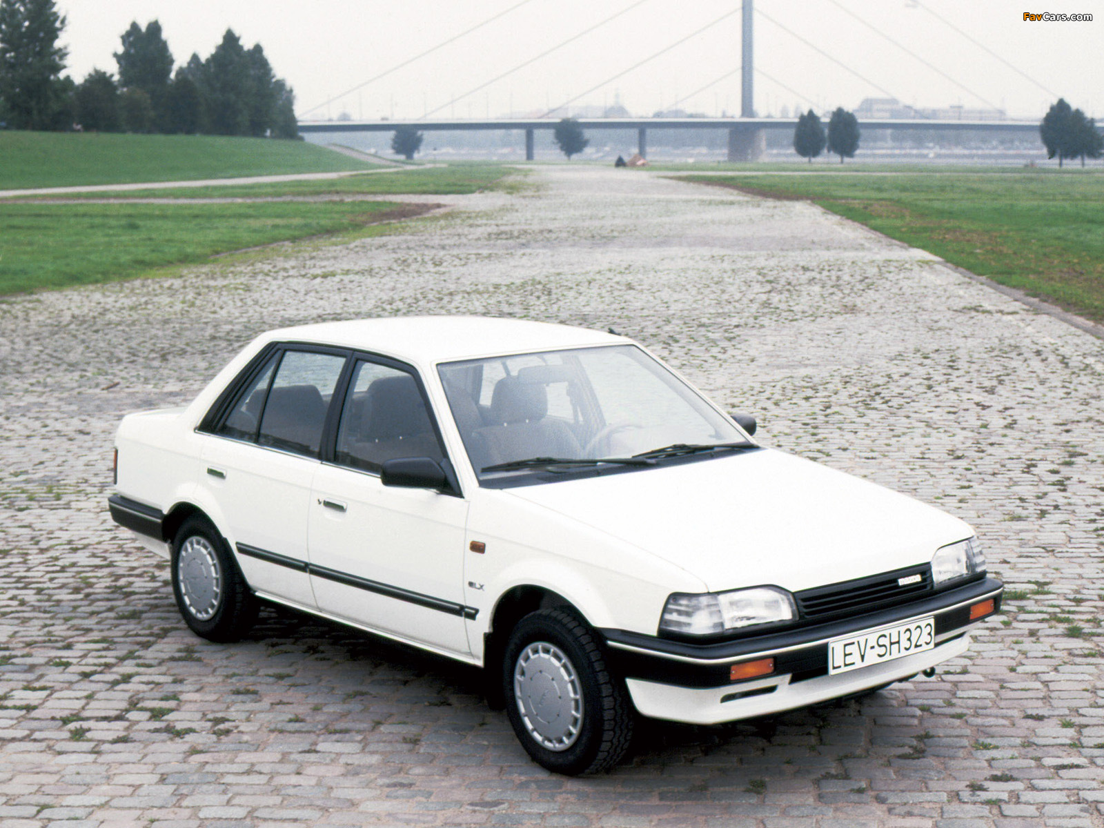 Mazda 323 Sedan (BF) 1986–89 wallpapers (1600 x 1200)