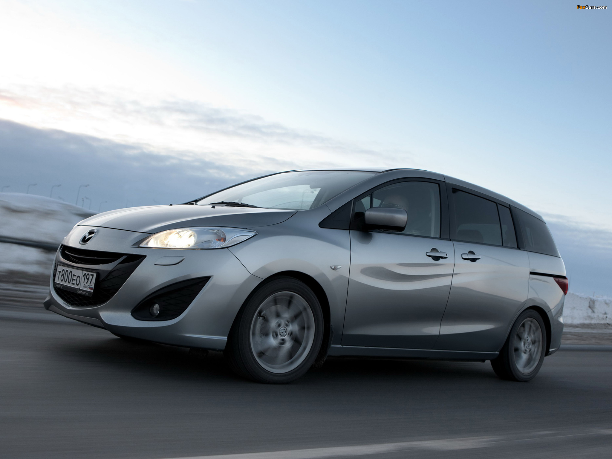 Images of Mazda 5 2010 (2048 x 1536)