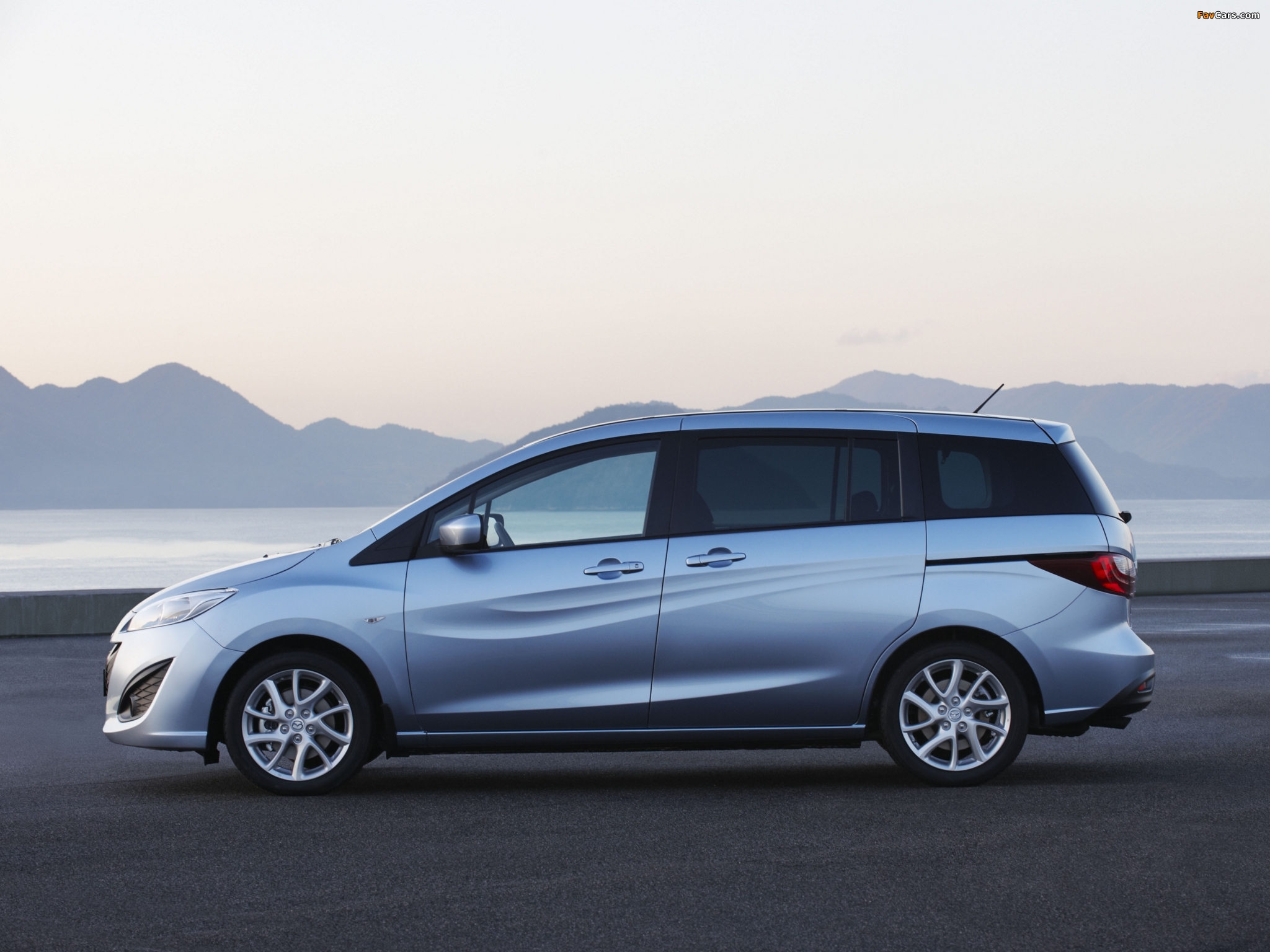 Photos of Mazda 5 2010 (2048 x 1536)