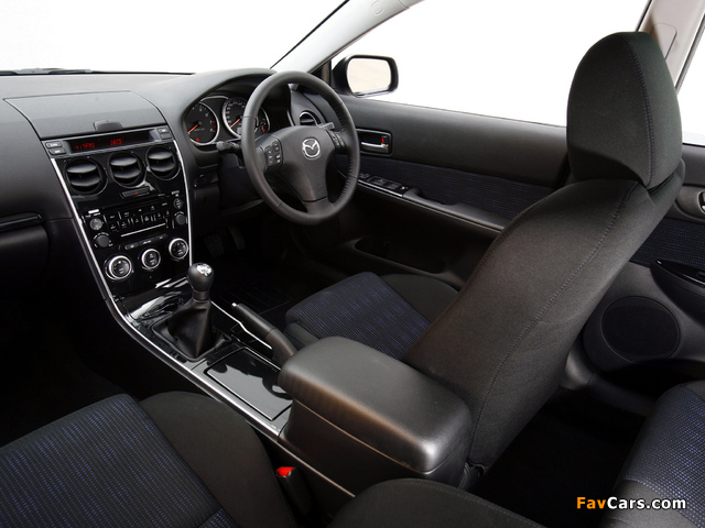 Pictures of Mazda6 Hatchback AU-spec (GG) 2005–07 (640 x 480)
