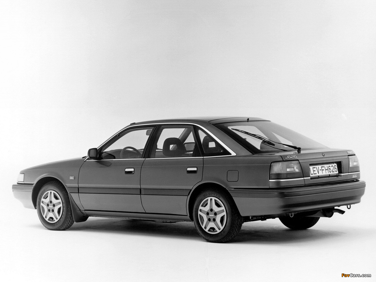 Mazda 626 Hatchback (GD) 1987–92 pictures (1280 x 960)