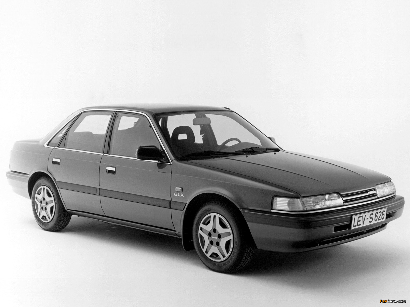 Mazda 626 Sedan (GD) 1987–92 wallpapers (1600 x 1200)