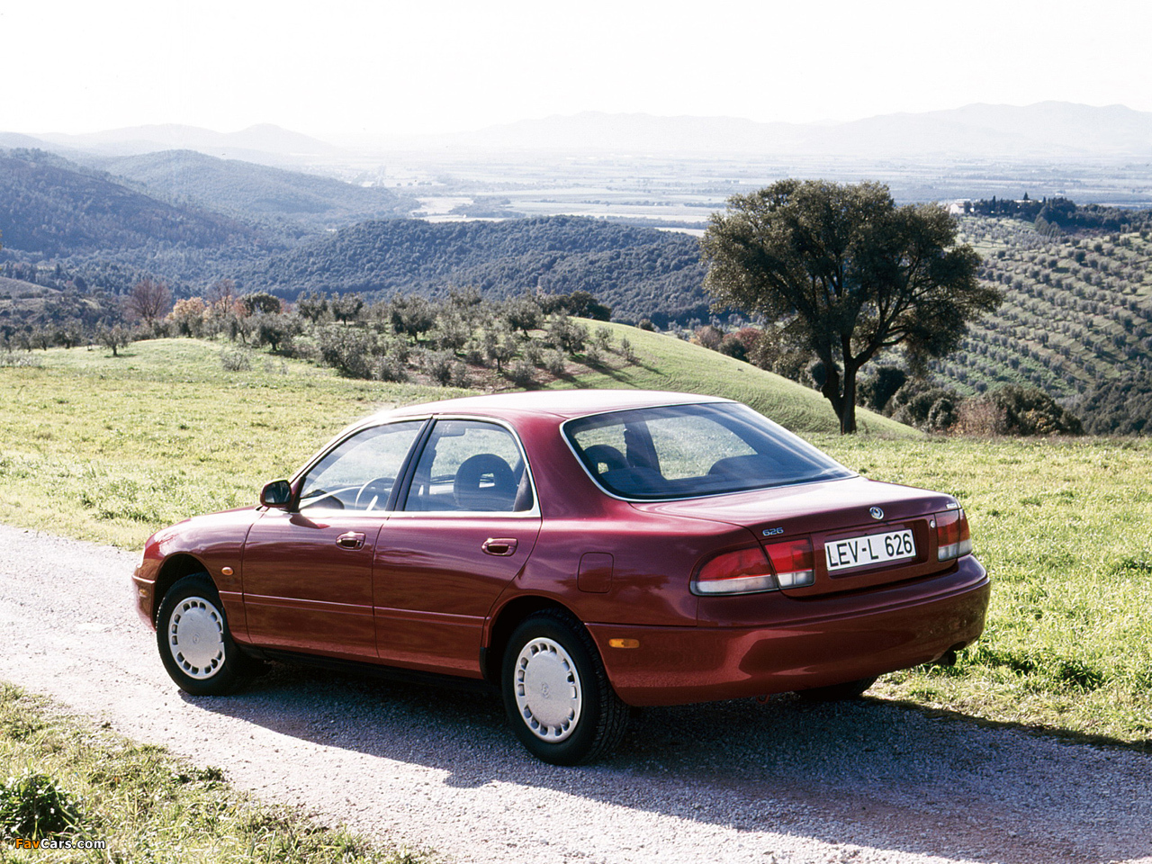 Mazda 626 Sedan (GE) 1992–97 pictures (1280 x 960)
