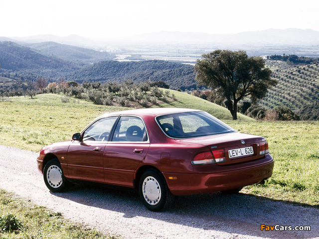 Mazda 626 Sedan (GE) 1992–97 pictures (640 x 480)
