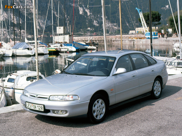 Mazda 626 Hatchback (GE) 1992–97 pictures (640 x 480)
