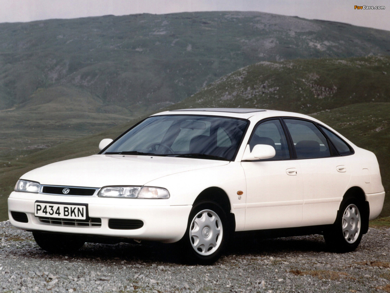 Mazda 626 Hatchback UK-spec (GE) 1992–97 pictures (1280 x 960)