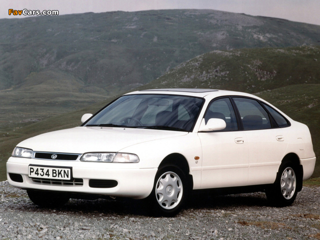 Mazda 626 Hatchback UK-spec (GE) 1992–97 pictures (640 x 480)
