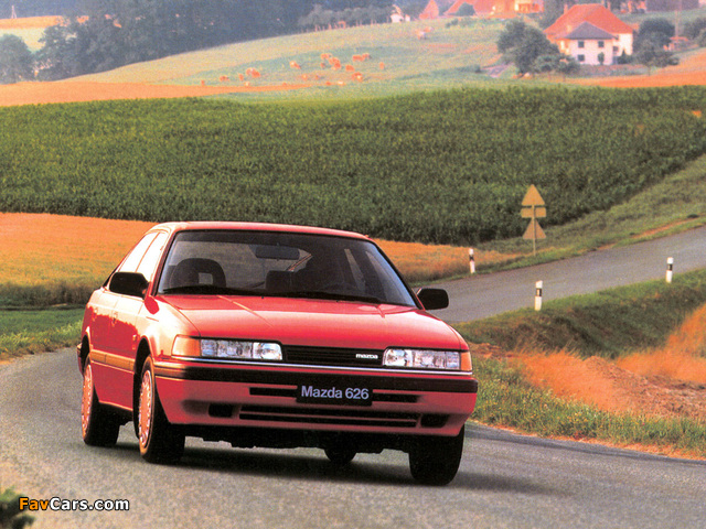 Photos of Mazda 626 Hatchback (GD) 1987–92 (640 x 480)