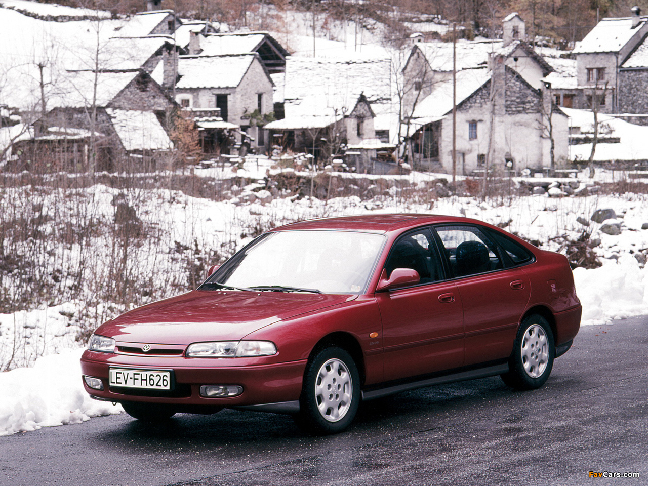 Photos of Mazda 626 Hatchback (GE) 1992–97 (1280 x 960)