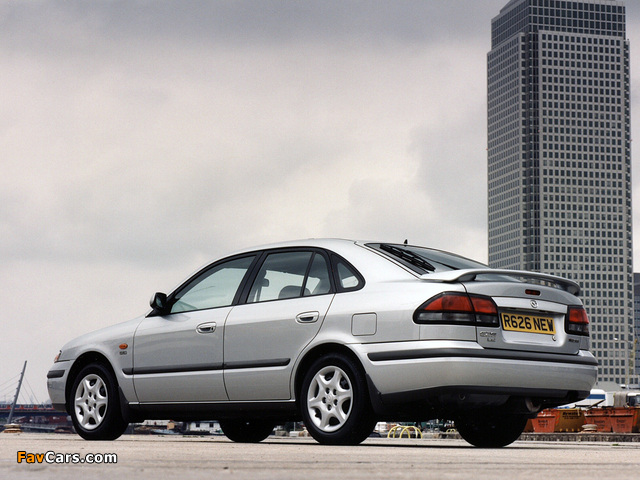 Pictures of Mazda 626 Hatchback UK-spec (GF) 1997–2002 (640 x 480)