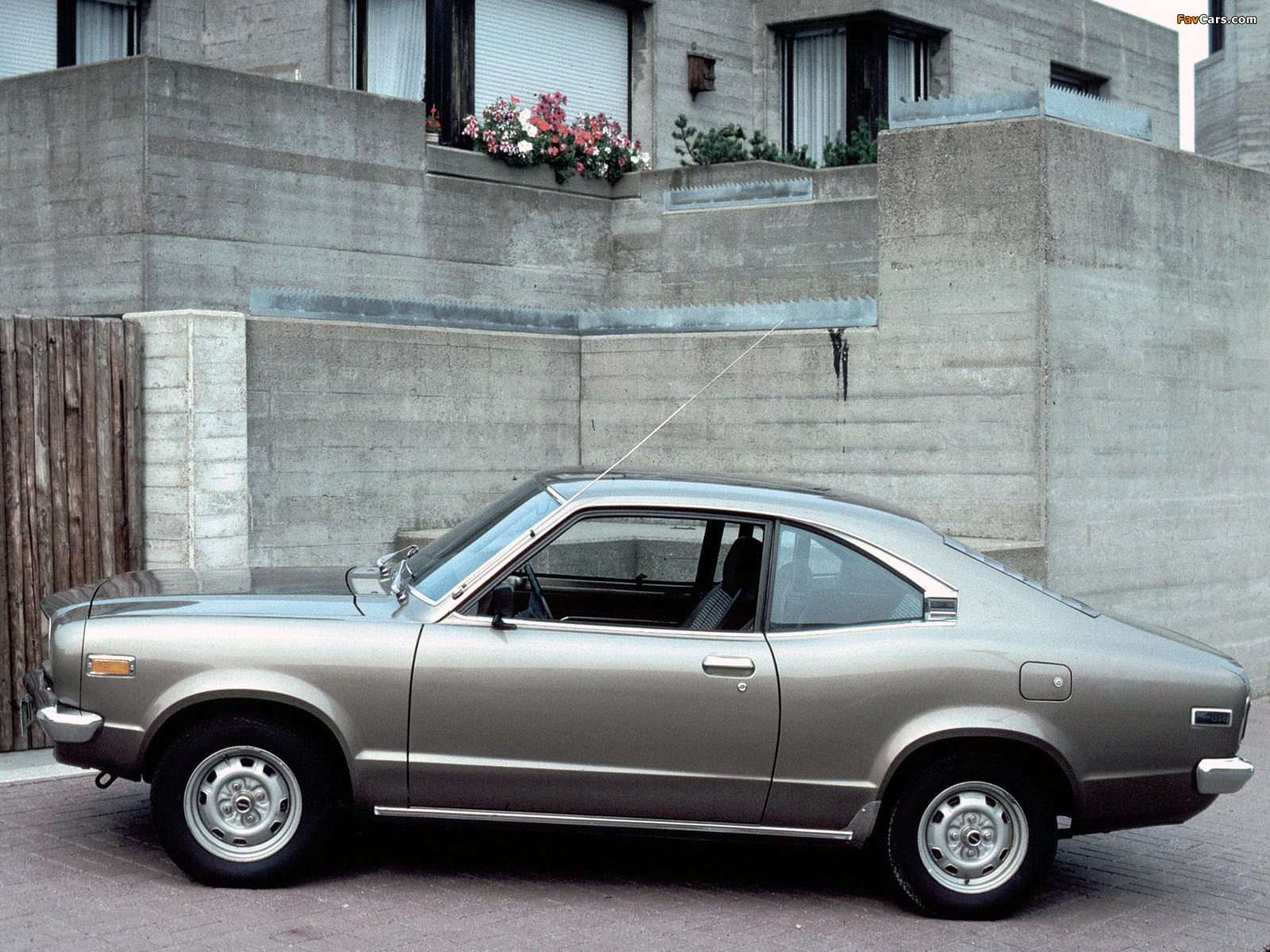 Photos of Mazda 818 Coupe 1975–77 (1600 x 1200)