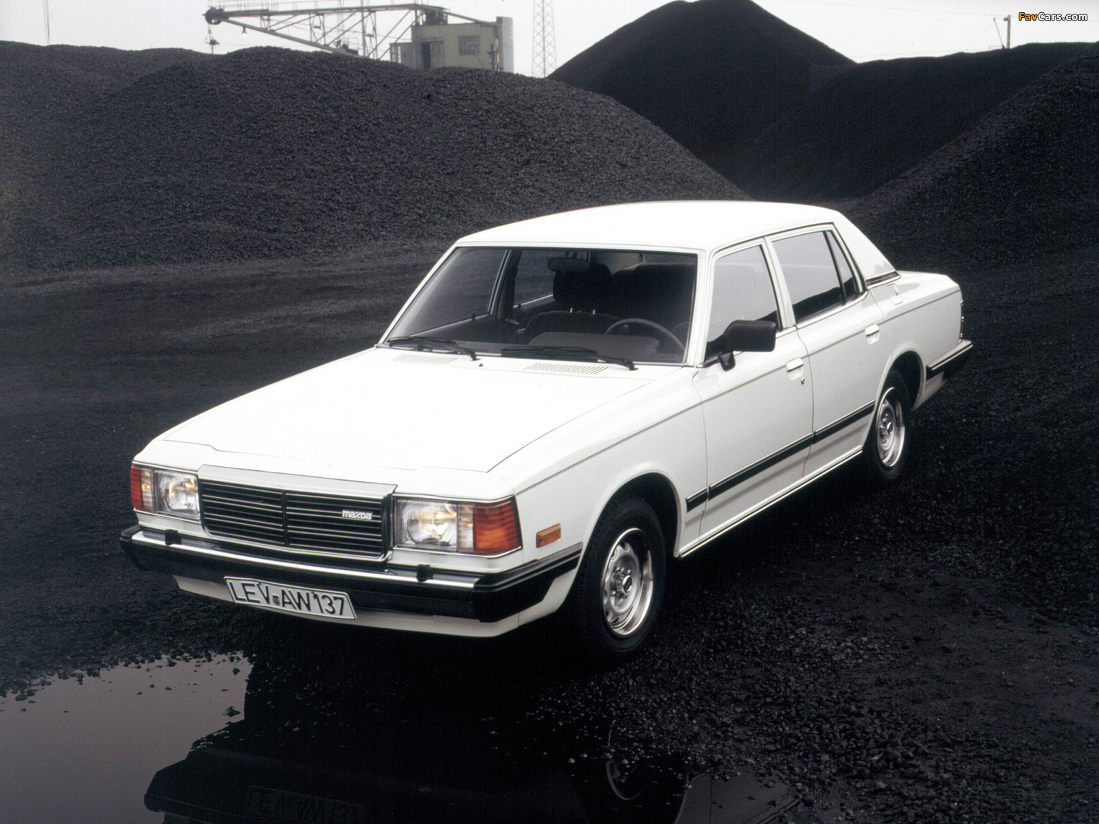 Images of Mazda 929 L 1980–82 (1600 x 1200)
