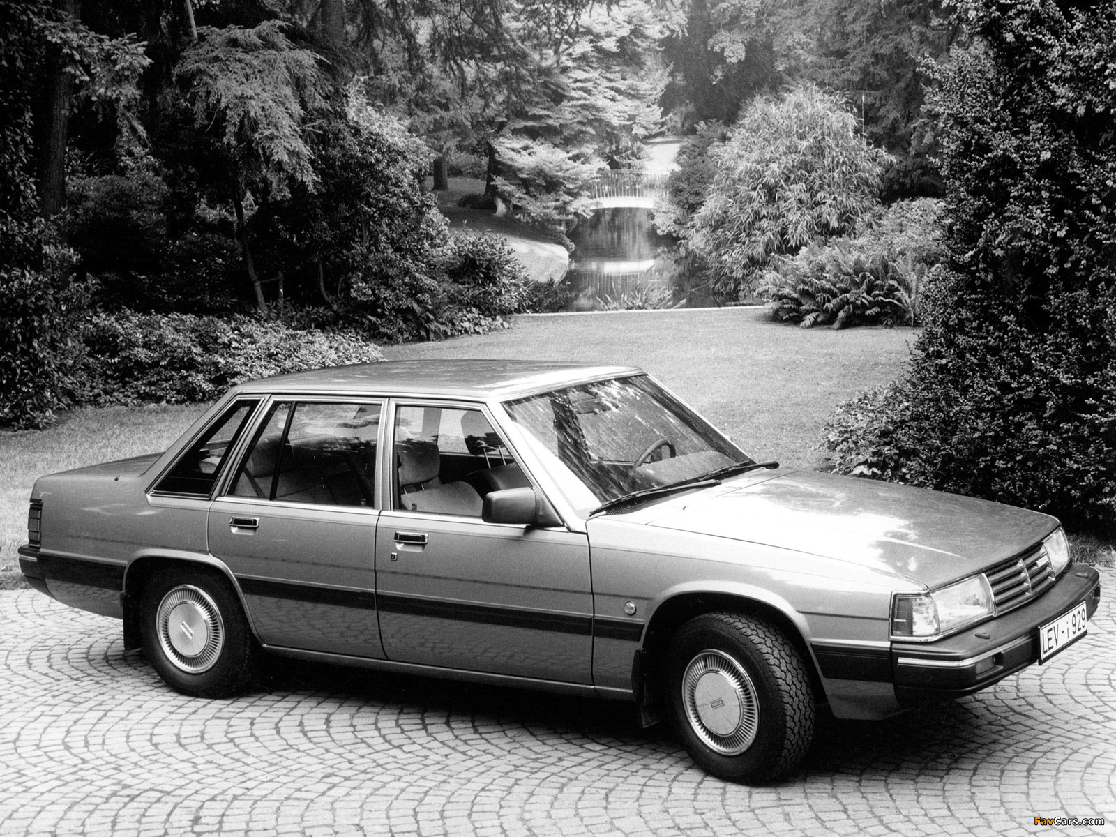 Mazda 929 1982–87 images (1600 x 1200)