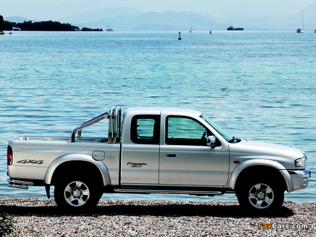 Mazda B2500 Extended Cab 2003–06 photos (640 x 480)