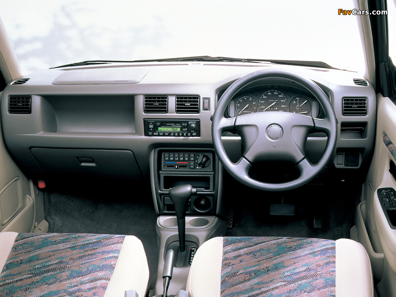 Mazda Demio 1996–2003 photos (800 x 600)
