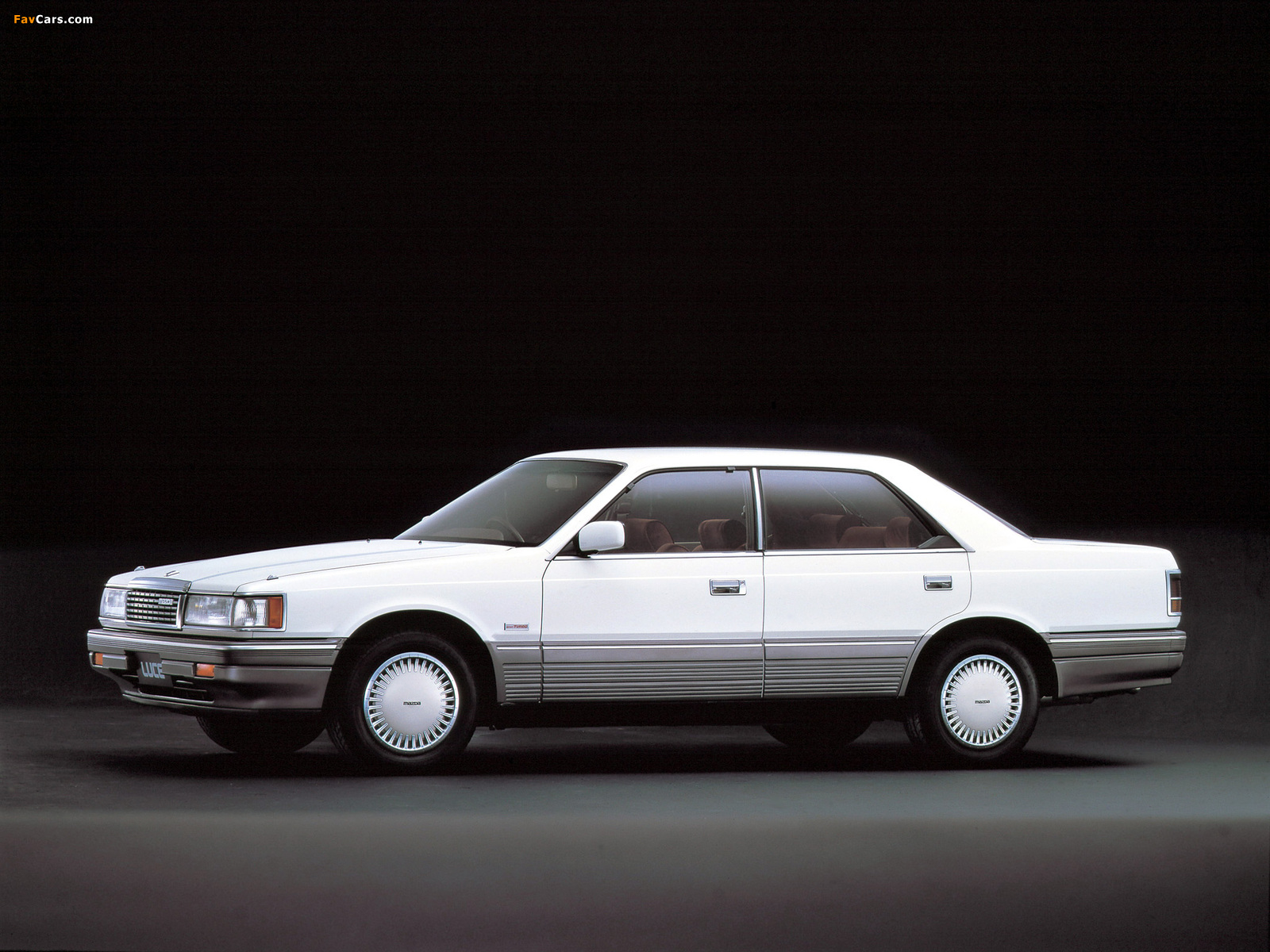 Mazda Luce 4-door Hardtop 1986–91 wallpapers (1600 x 1200)