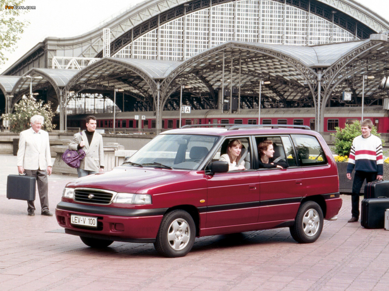 Mazda MPV 1995–99 photos (1280 x 960)