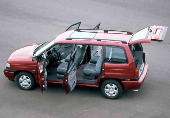 Mazda MPV 1995–99 pictures