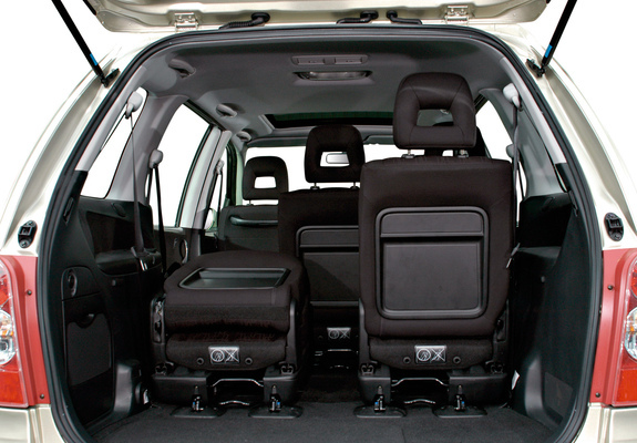 Mazda MPV 2002–06 pictures