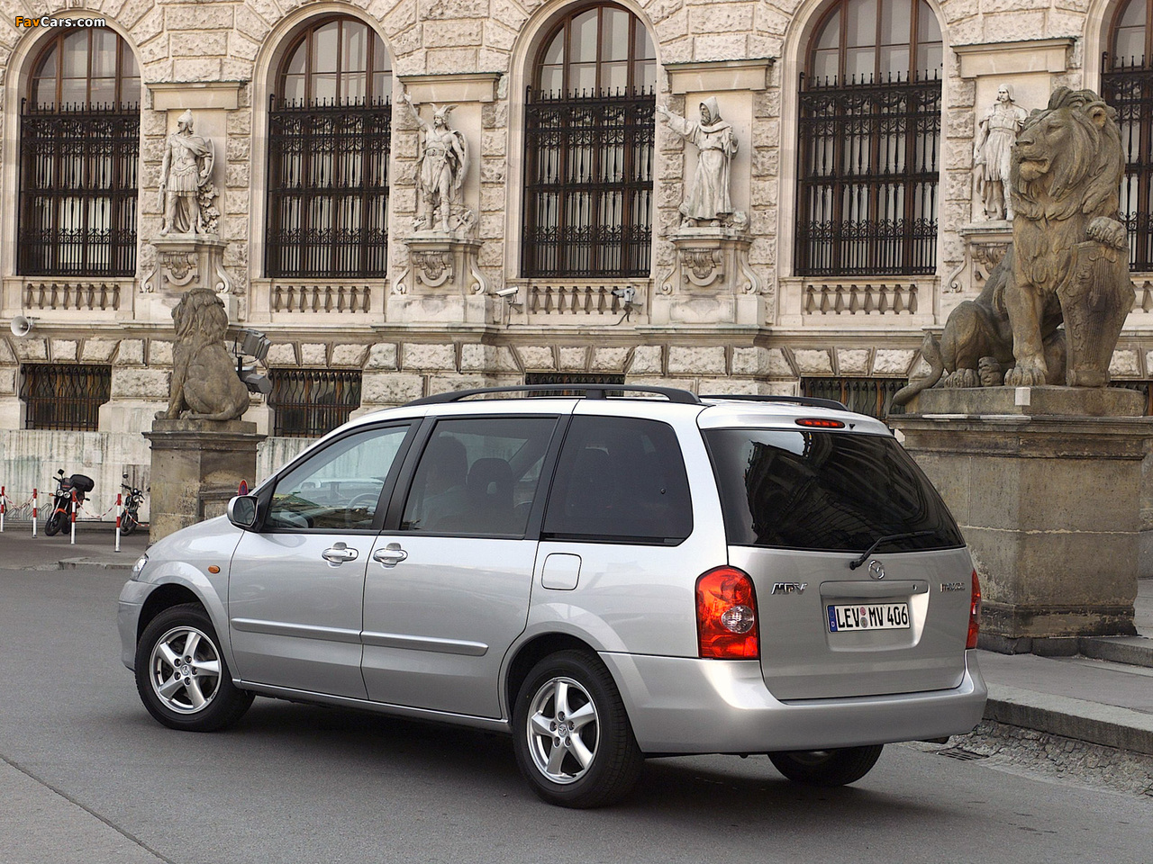 Photos of Mazda MPV 1999–2002 (1280 x 960)