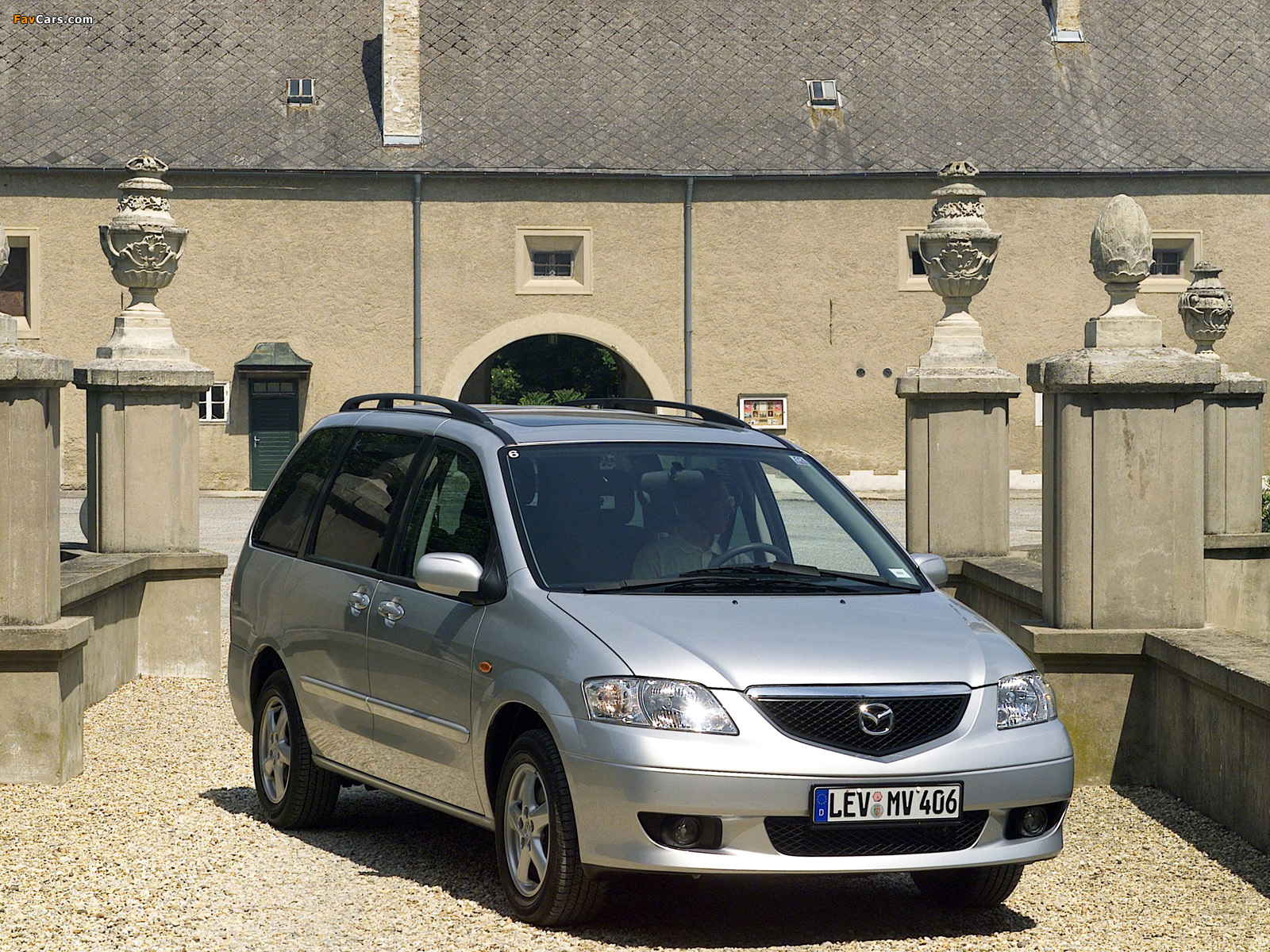 Photos of Mazda MPV 1999–2002 (1600 x 1200)