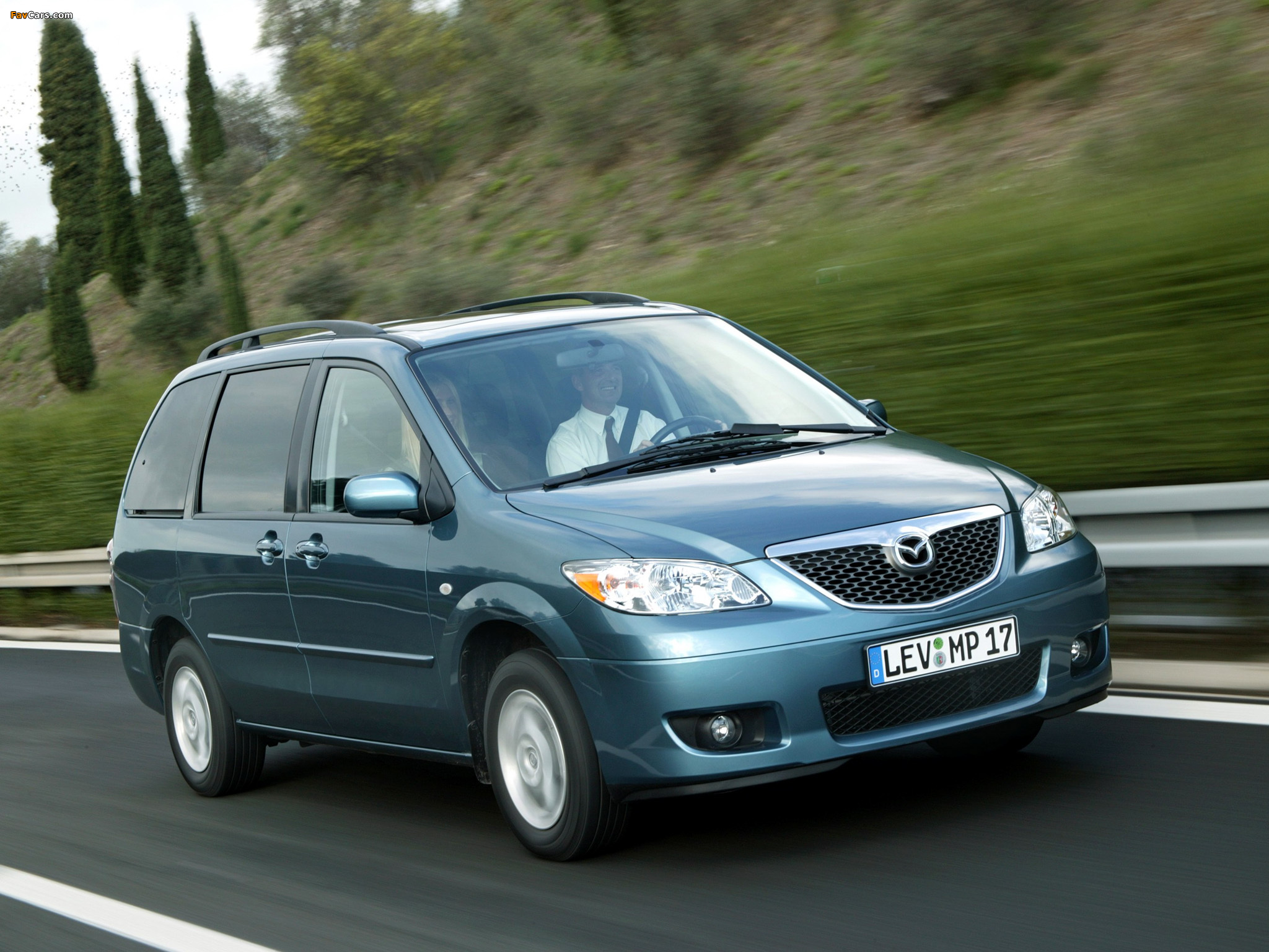 Photos of Mazda MPV 2002–06 (2048 x 1536)