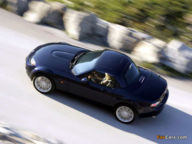 Images of Mazda MX-5 Roadster-Coupe (NC) 2005–08 (640 x 480)